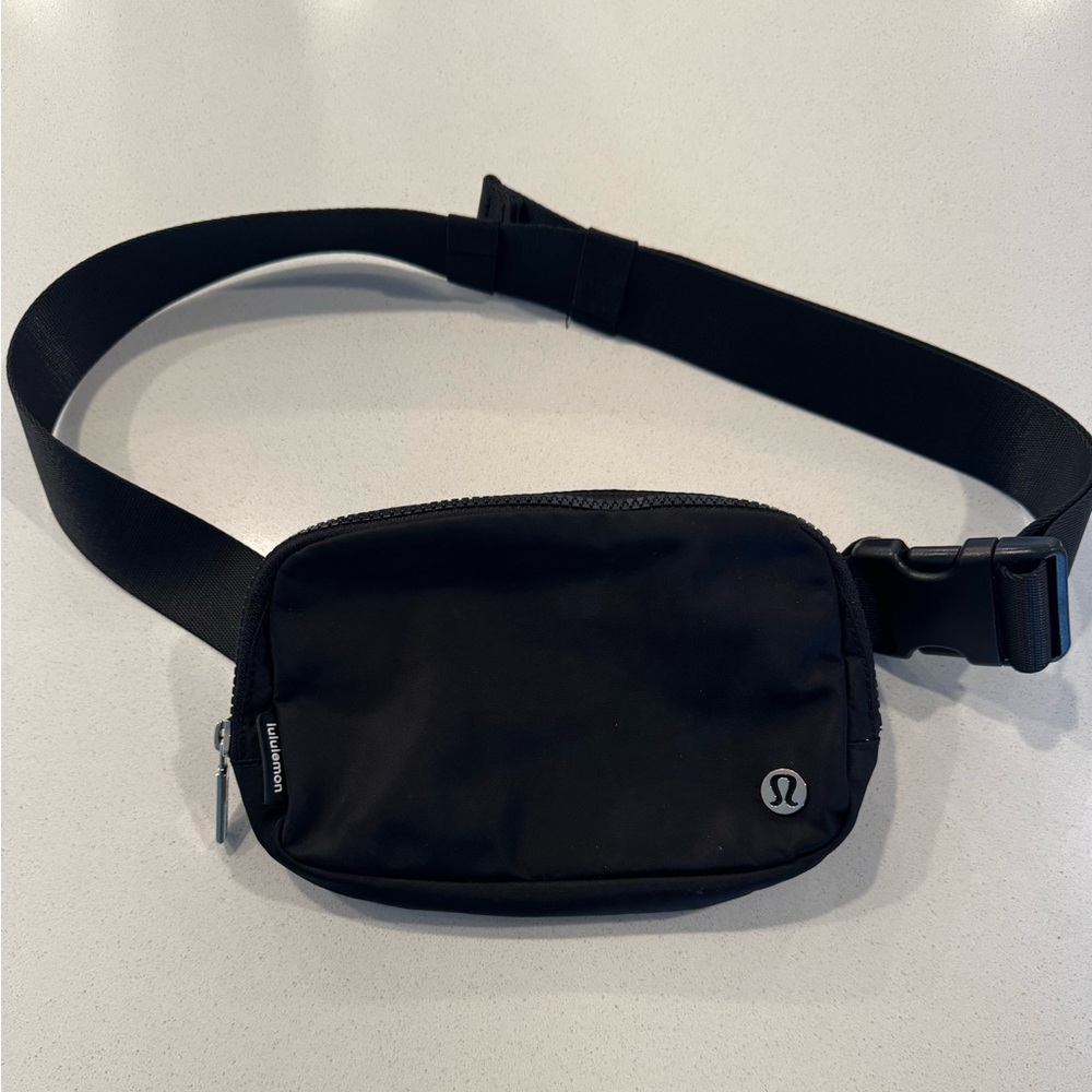 Lululemon Everywhere Women's Belt Bag - Black